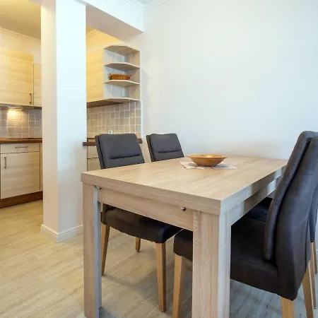 Strandvillen - Mit 1 Schlafzimmer Und Balkon Ah-627 דירה *