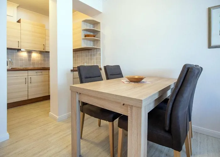 Strandvillen - Mit 1 Schlafzimmer Und Balkon Ah-627 Apartment *